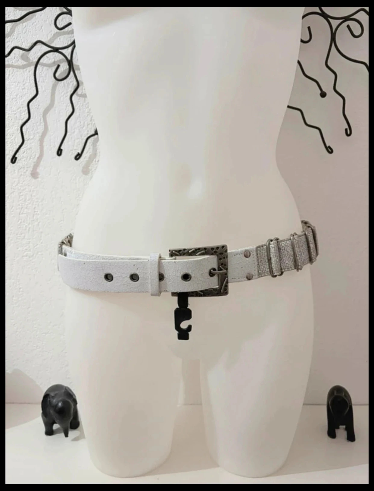 White leather belt with large crackled effect metal rings 90 cm – photo 4